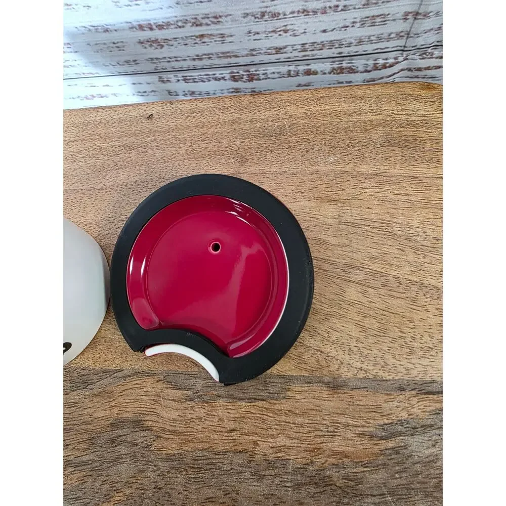 Starbucks 2015 Red Lips XOXO Logo Ceramic Coffee Mug 12 oz Tumbler with Lid